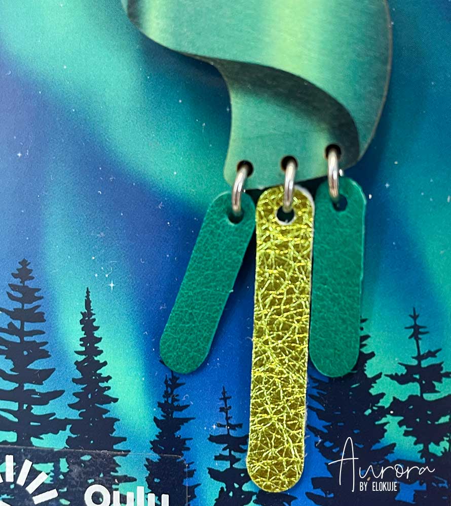 Kotimaiset koivuvaneriset revontuli-korvakorut – Kajo | Aurora by Elokuje