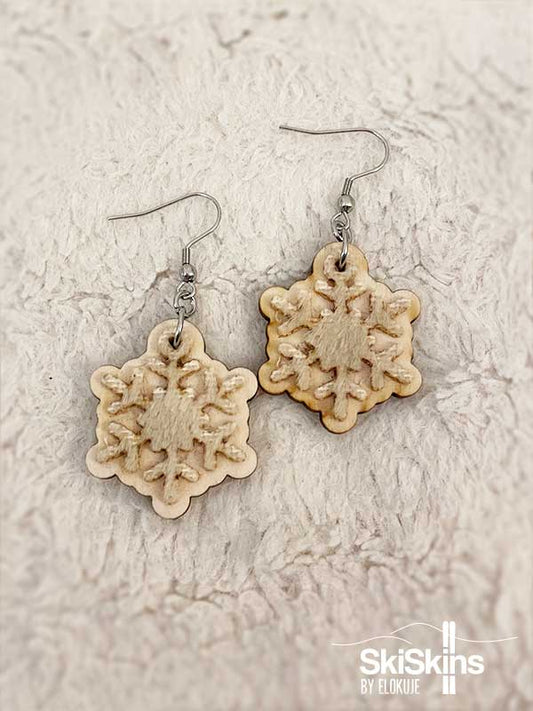 murtomaasuksiskinistä tehdyt valkoiset lumihiutalekorvikset