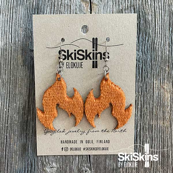 Käytetystä nousukarvasta valmistetut oranssit liekki-korvakorut