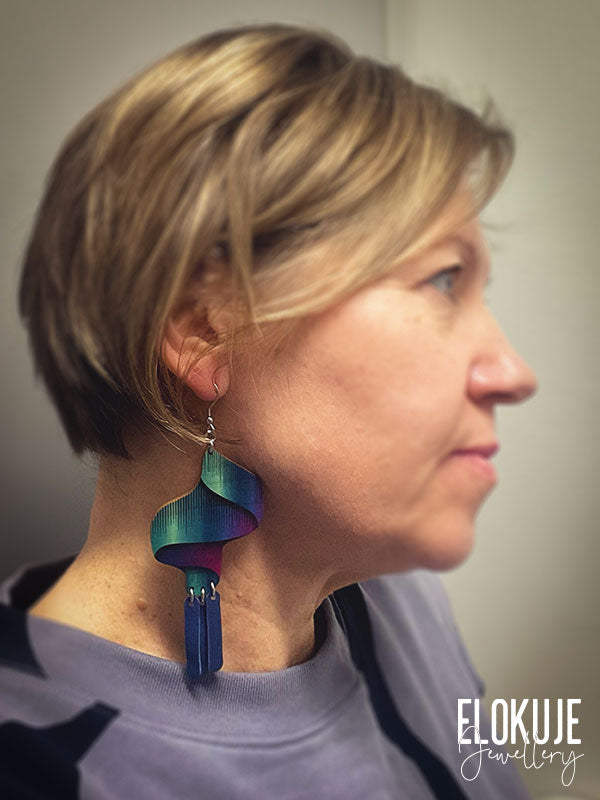 Kotimaiset koivuvaneriset revontuli-korvakorut – Loimu #2 | Aurora by Elokuje