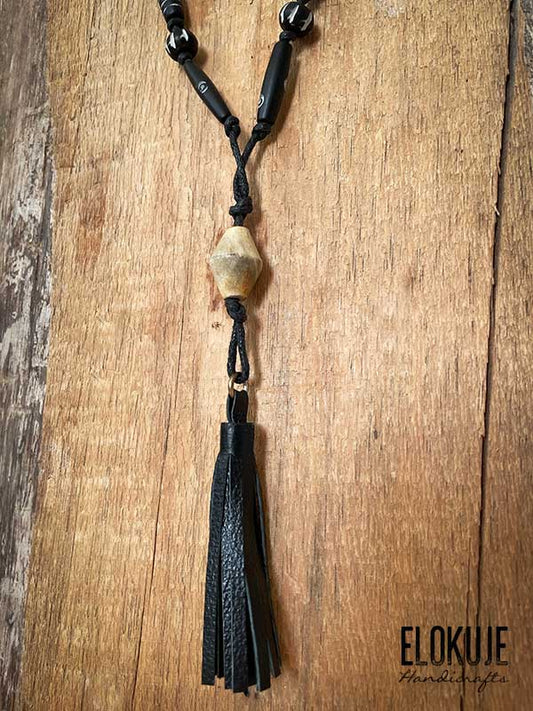 Boho-henkinen luu-kaulakoru, kartio