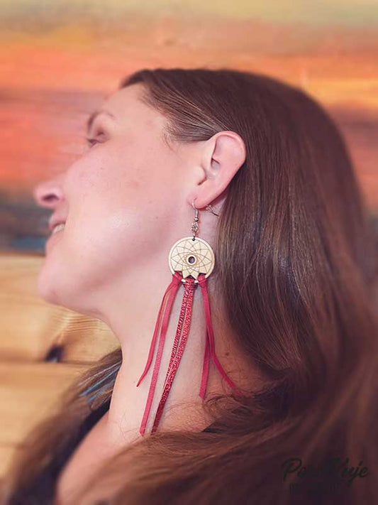 PoroKuje-korvakorut ylijäämäporonnahasta ja koivuvanerista - punainen unisieppari