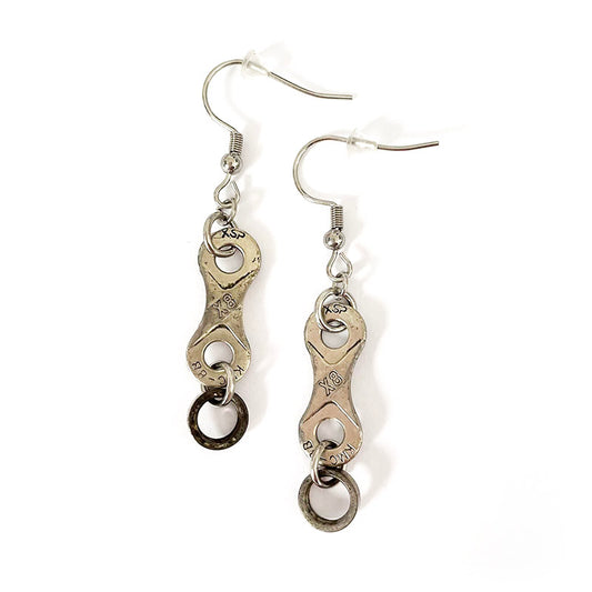 Teräksisestä käytetystä pyöränketjuista käsinvalmistetut korvakorut