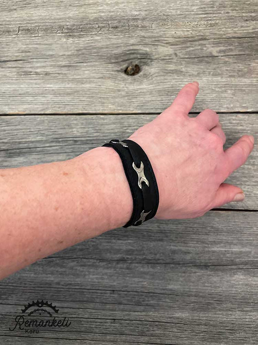 Remankeli-poronnahkarannekoru - pinkki