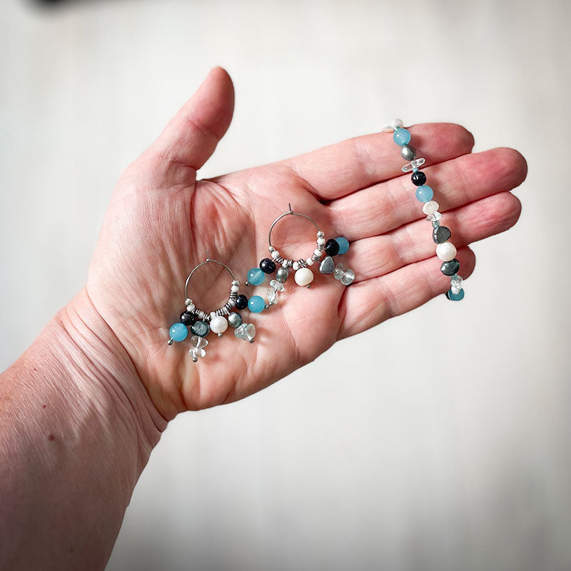 Boho Chic -pearl bracelet and earrings, blue