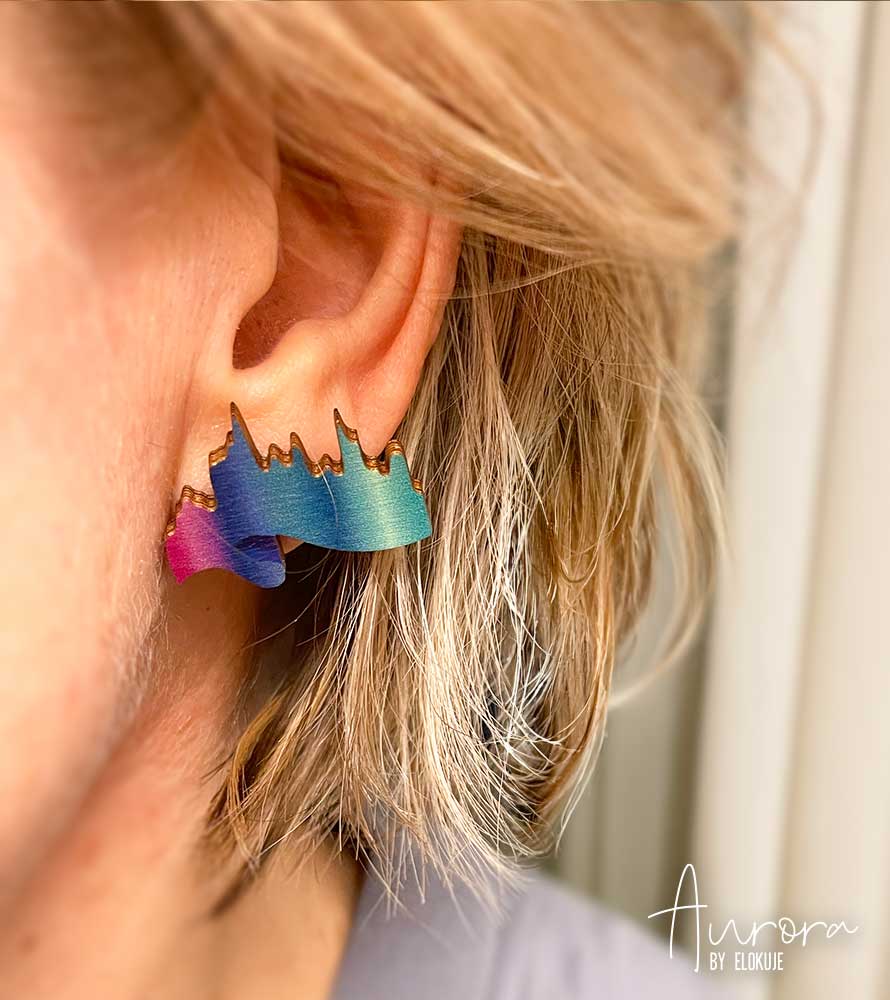 Kotimaiset koivuvaneriset revontuli-nappikorvakorut | Aurora by Elokuje