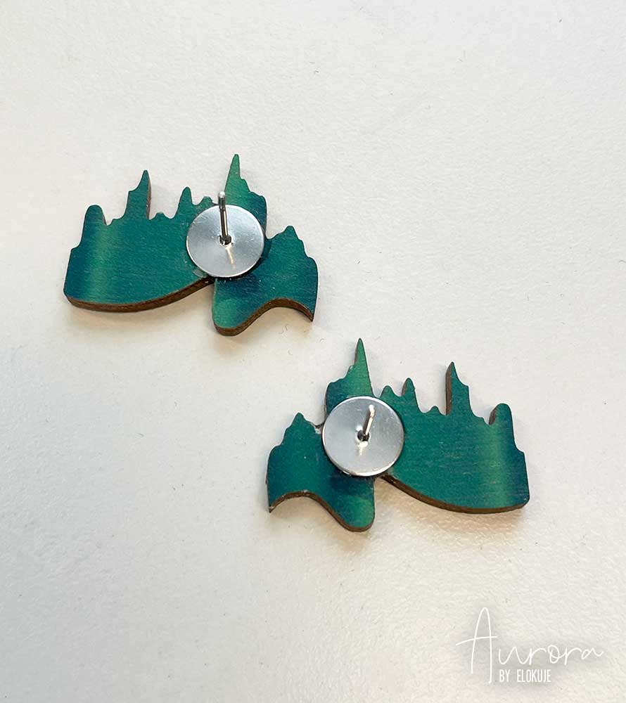 Kotimaiset koivuvaneriset revontuli-nappikorvakorut | Aurora by Elokuje **2-laatu**