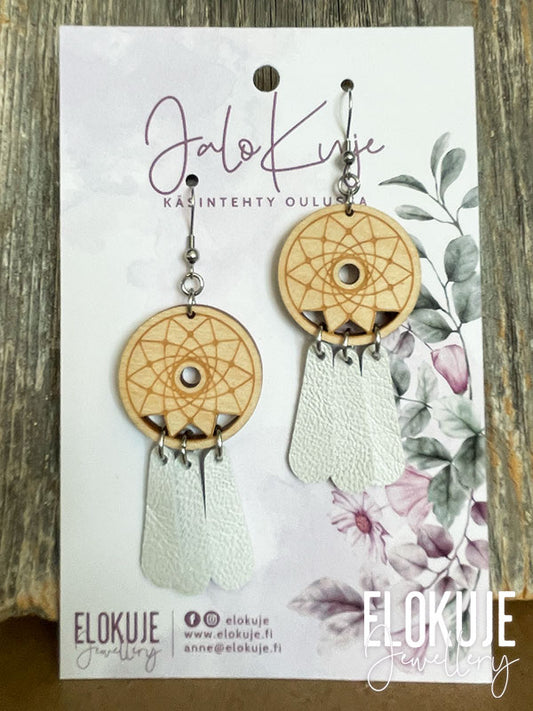 Unisieppari-korvakorut ylijäämäporonnahasta ja koivuvanerista - valkoinen