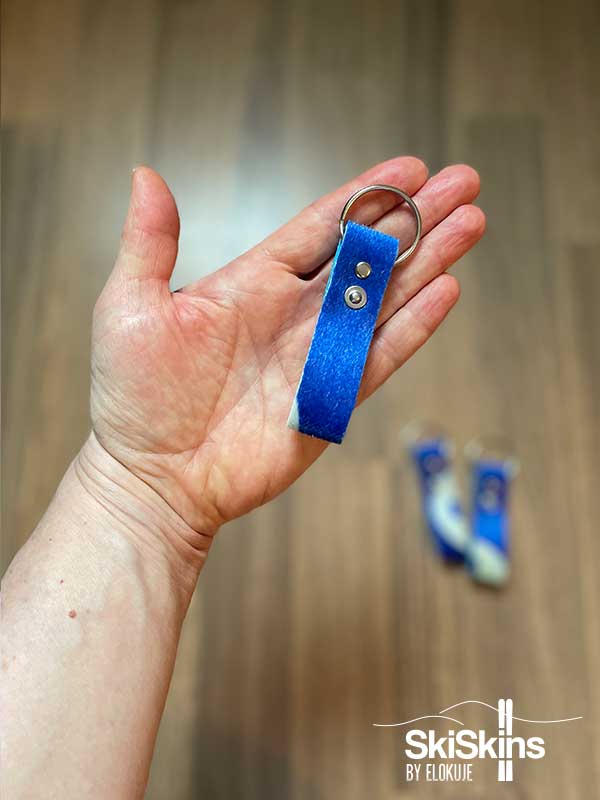 Käytetystä sinisestä Colltex-nousukarvasta eli skinistä käsin valmistettu avaimenperä