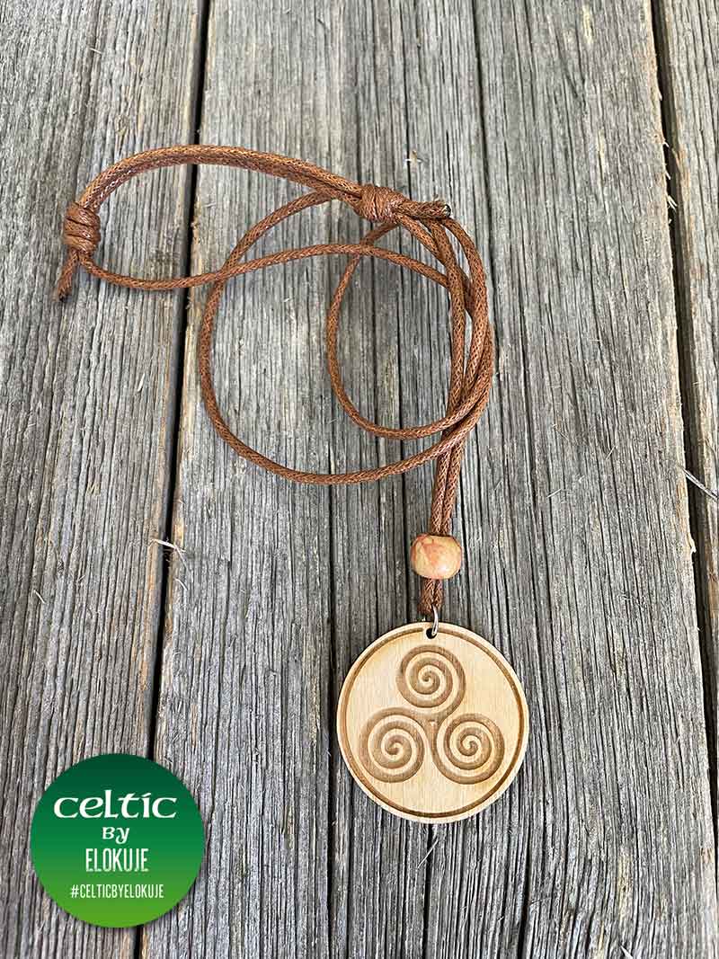 Celtic-kaulakoru – Triskelion