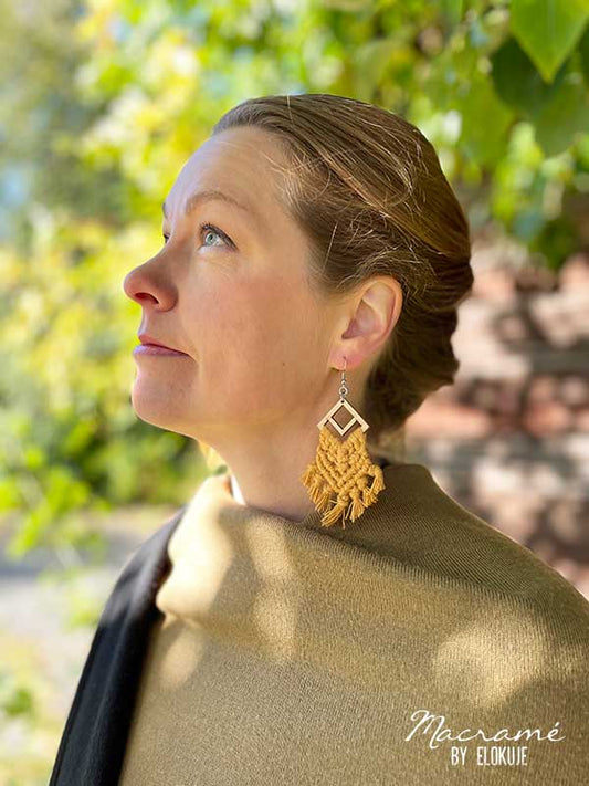 Macramé-earrings, ocra