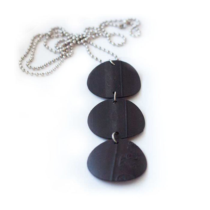 Remankeli inner tube necklace, round